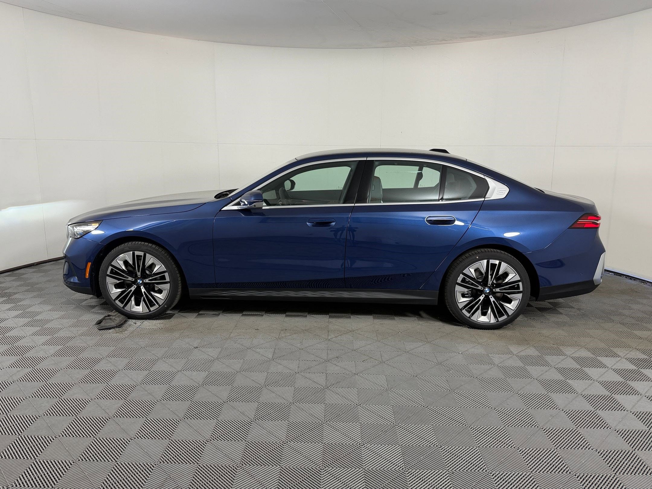 bmw 5 series 2027 WBA43FJ01VCX75694 image bmw 5 series 2027 WBA43FJ01VCX75694 image